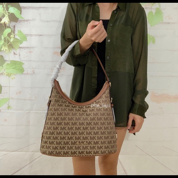 Michael Kors Ginger Large Shoulder Bag - Picture 2 of 9